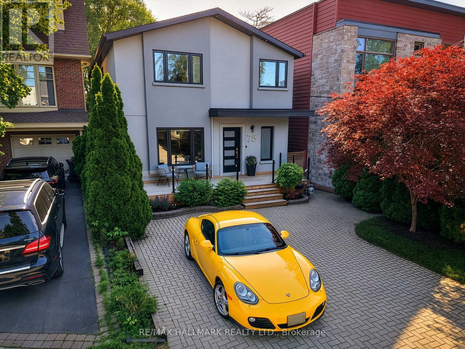 75 HILLSIDE DRIVE, Toronto, Ontario