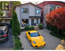 75 HILLSIDE DRIVE, Toronto, Ontario
