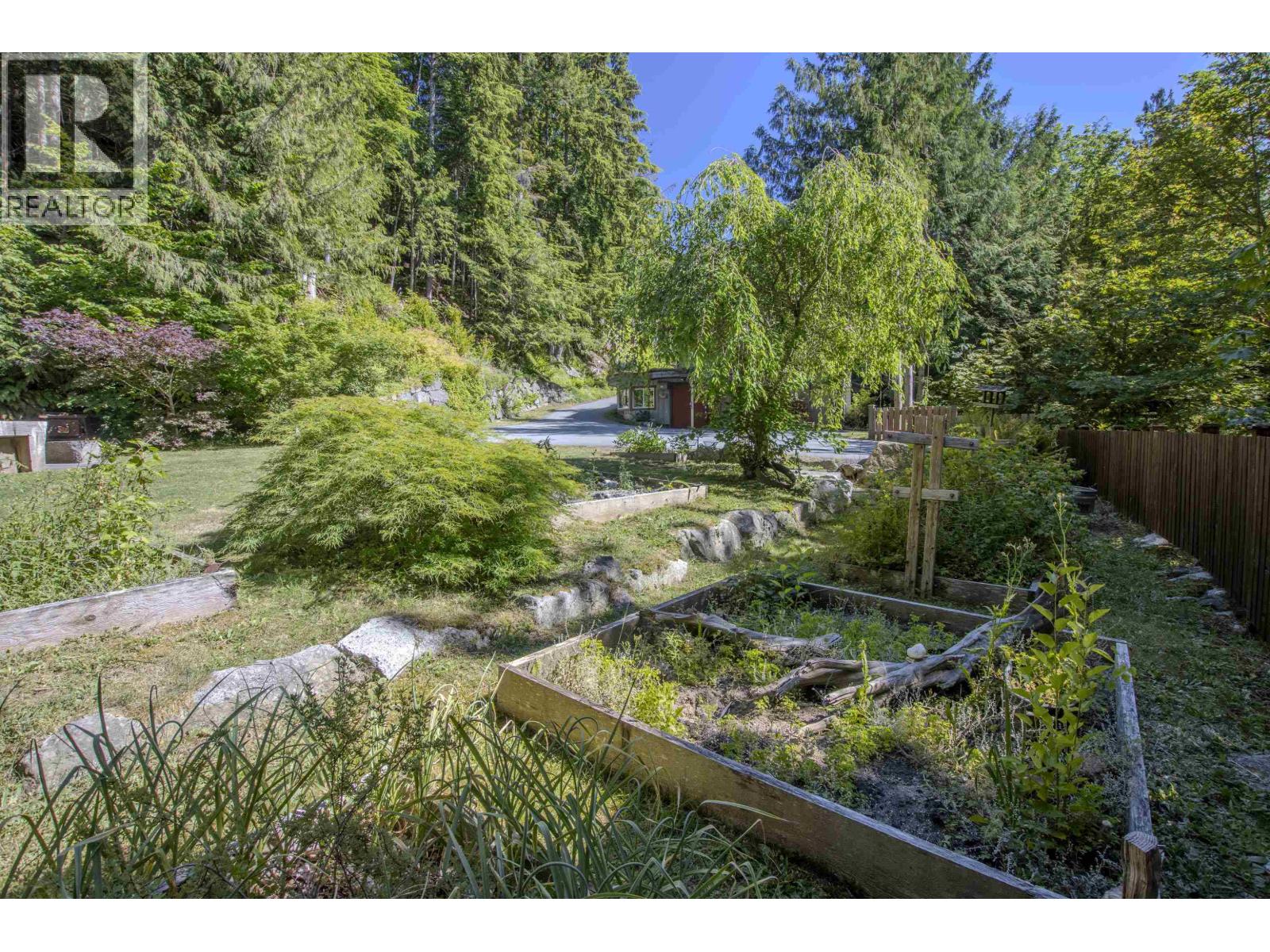 40102 Skyline Place, Squamish, British Columbia  V0N 1T0 - Photo 39 - R3137647