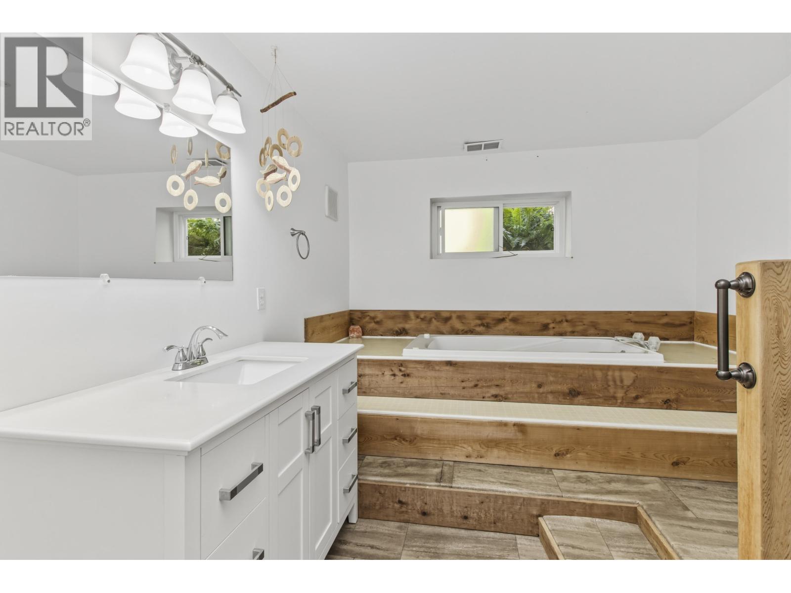 40102 Skyline Place, Squamish, British Columbia  V0N 1T0 - Photo 34 - R3137647