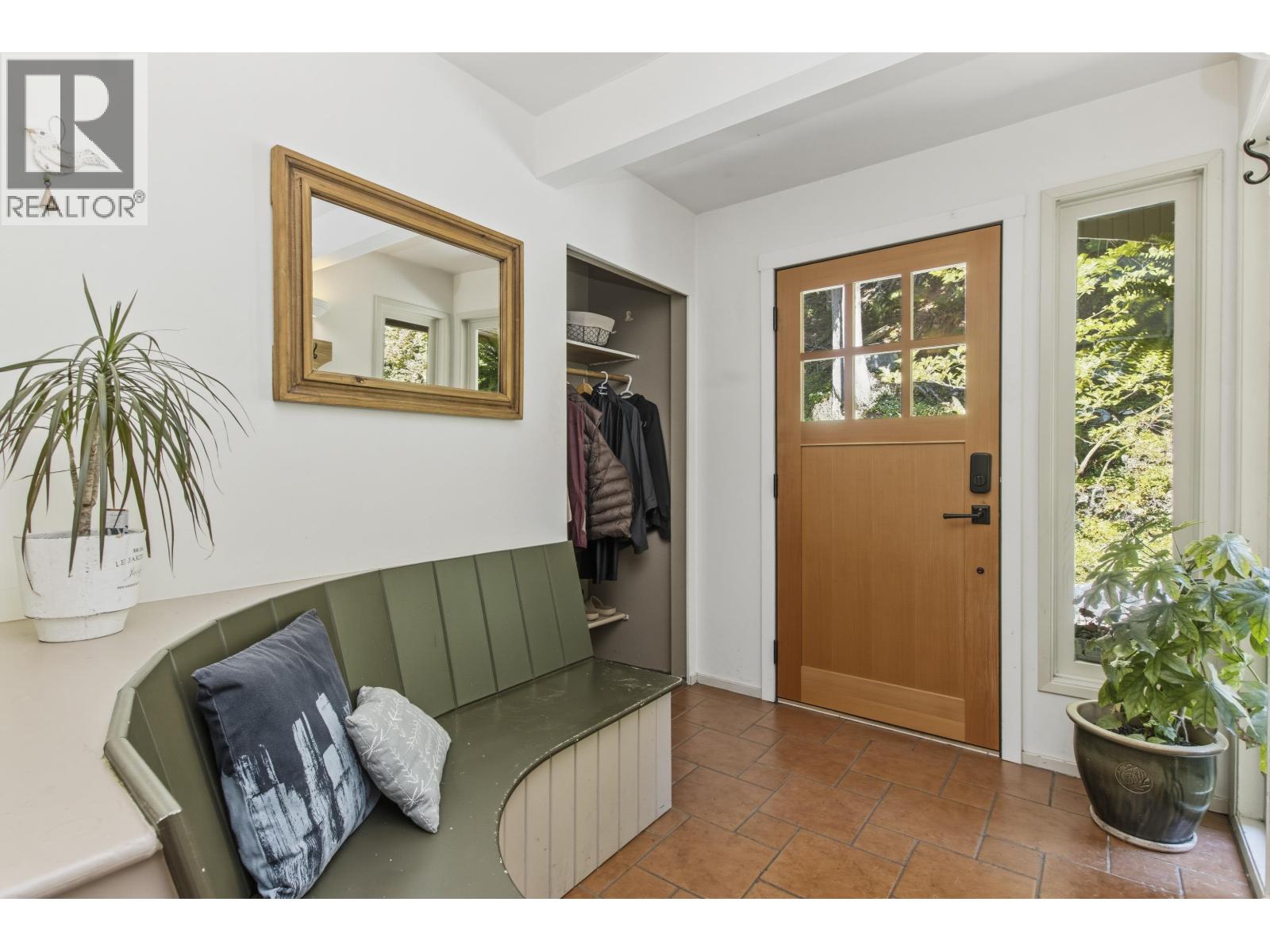 40102 Skyline Place, Squamish, British Columbia  V0N 1T0 - Photo 6 - R3137647