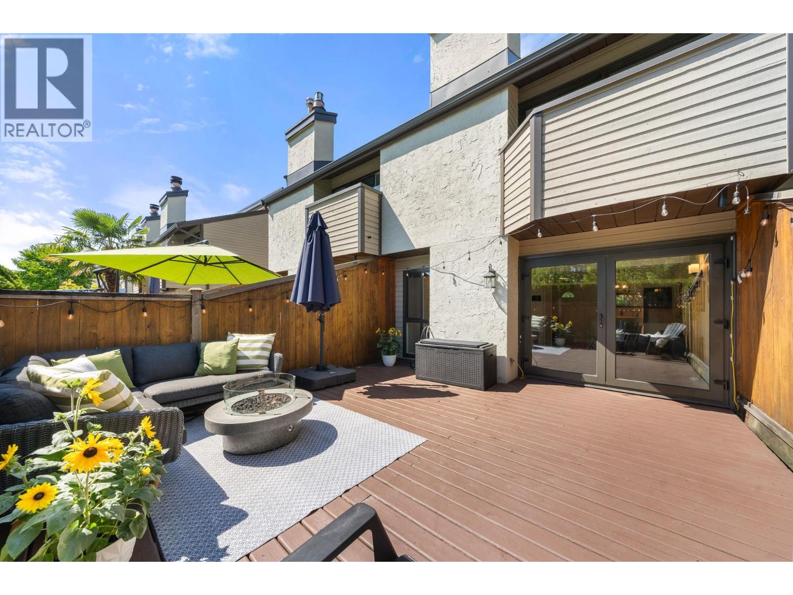 18 220 E 11TH STREET, north vancouver, British Columbia