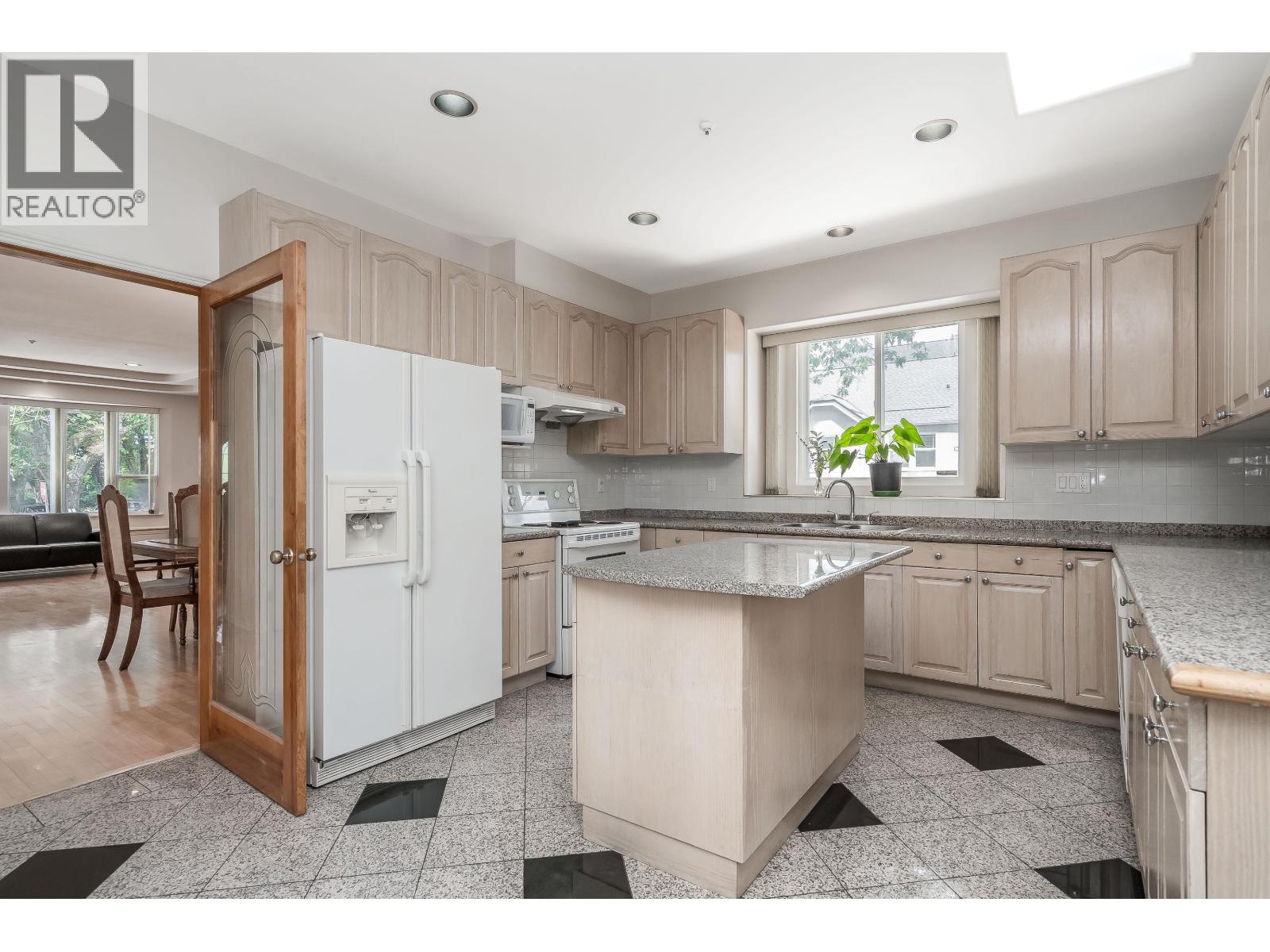 2304 Garden Drive, Vancouver, British Columbia  V5N 4X3 - Photo 11 - R3137751