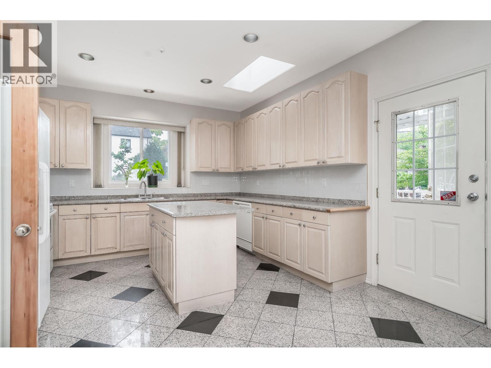 2304 Garden Drive, Vancouver, British Columbia  V5N 4X3 - Photo 13 - R3137751