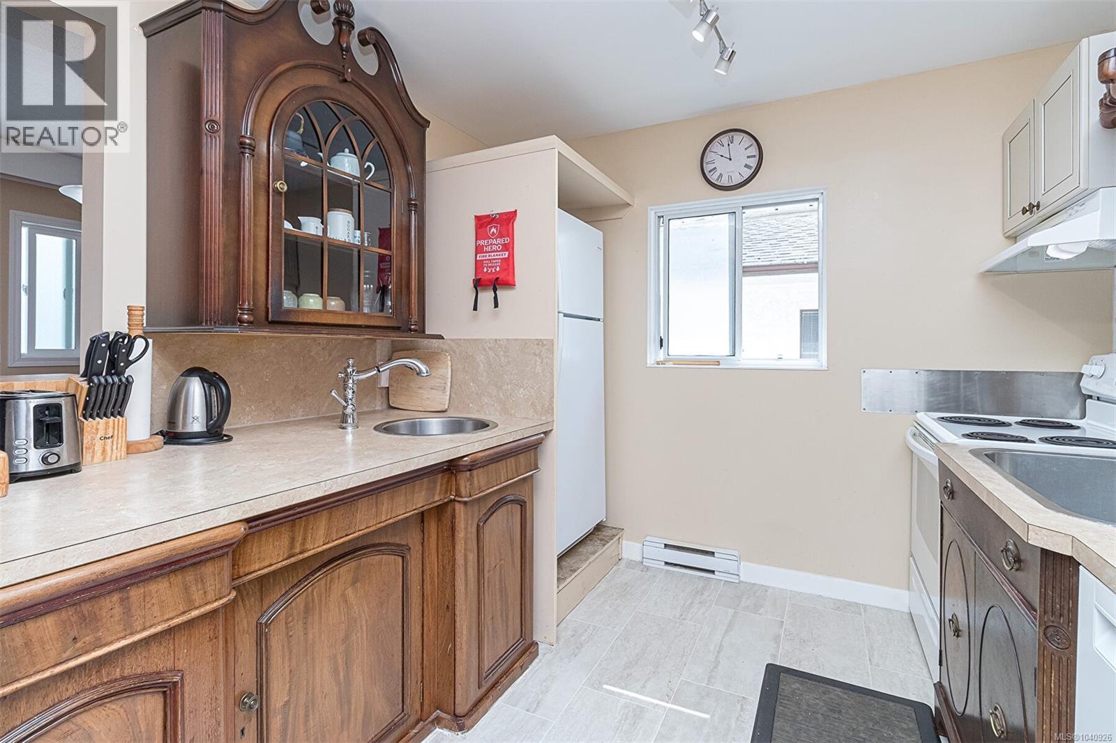 1519 Pearl St, Victoria, British Columbia  V8R 2Y8 - Photo 15 - 1040926