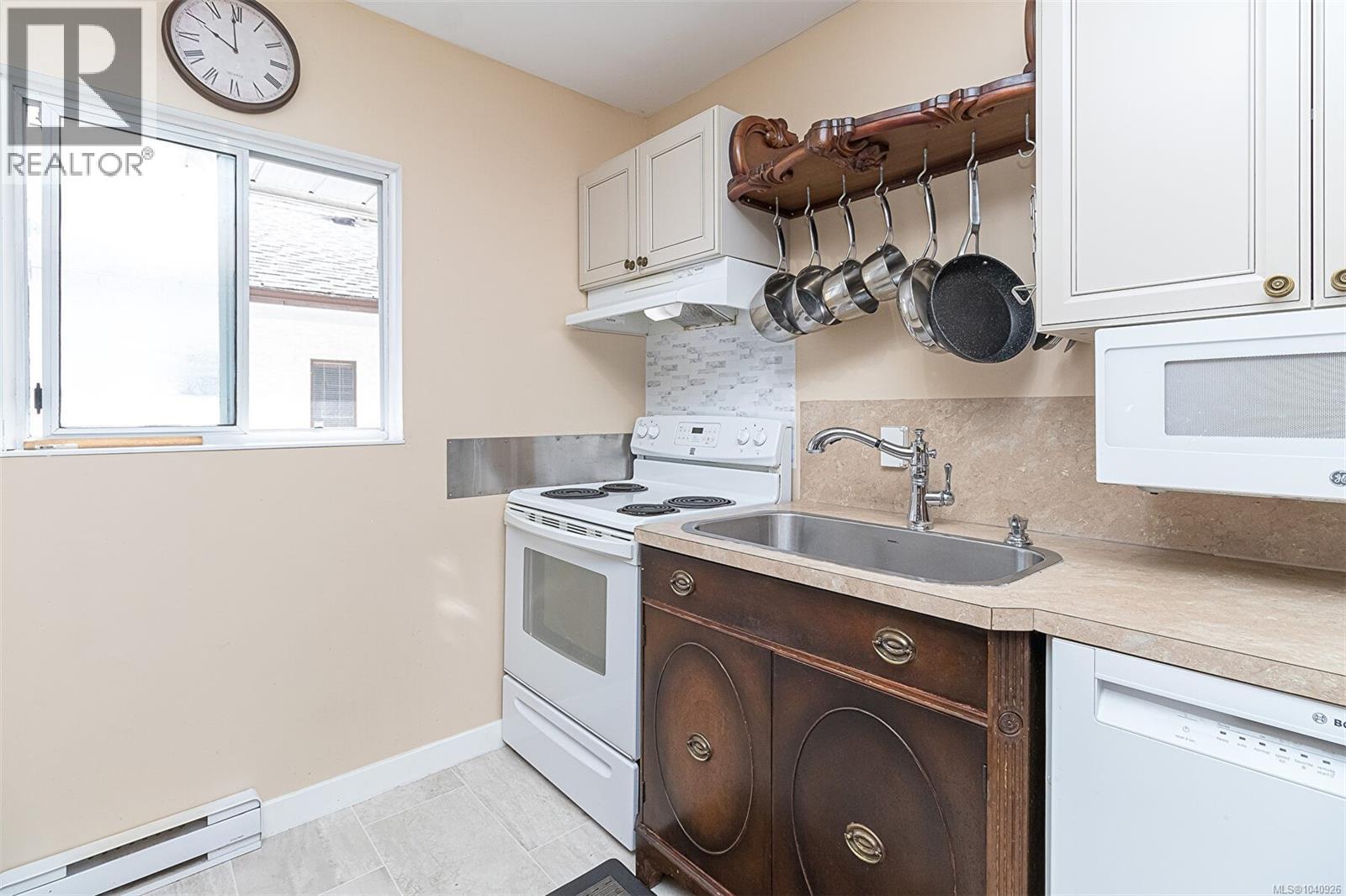 1519 Pearl St, Victoria, British Columbia  V8R 2Y8 - Photo 16 - 1040926