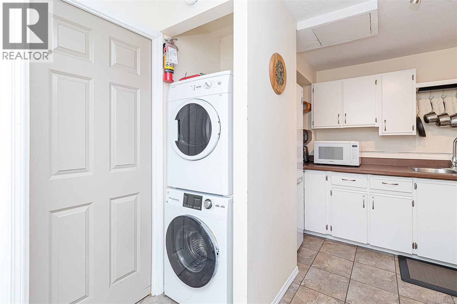 1519 Pearl St, Victoria, British Columbia  V8R 2Y8 - Photo 34 - 1040926