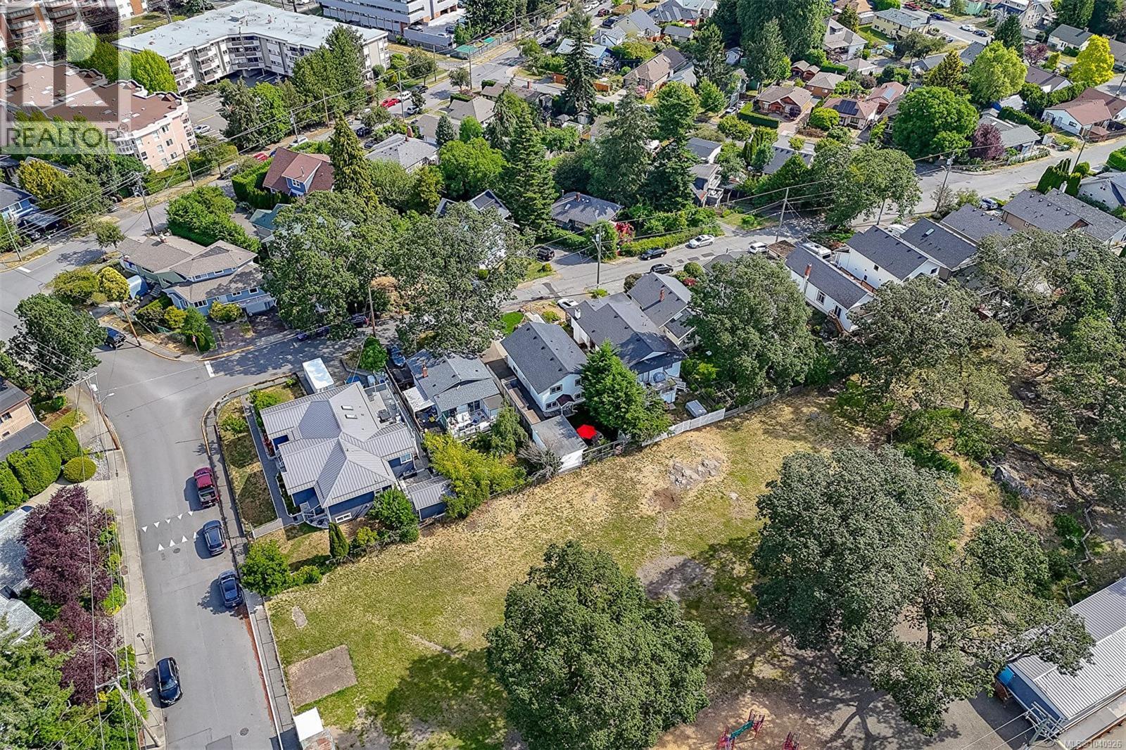 1519 Pearl St, Victoria, British Columbia  V8R 2Y8 - Photo 42 - 1040926