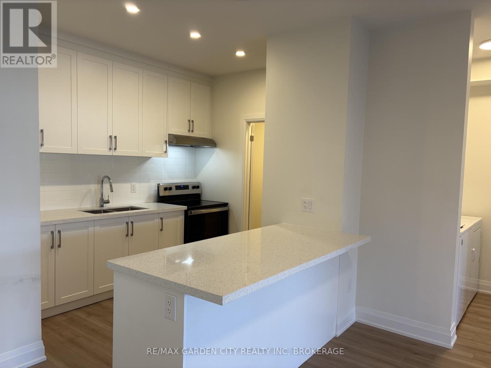 103b - 103 Southworth Street N, Welland, Ontario  L3B 1Y7 - Photo 2 - X13250146