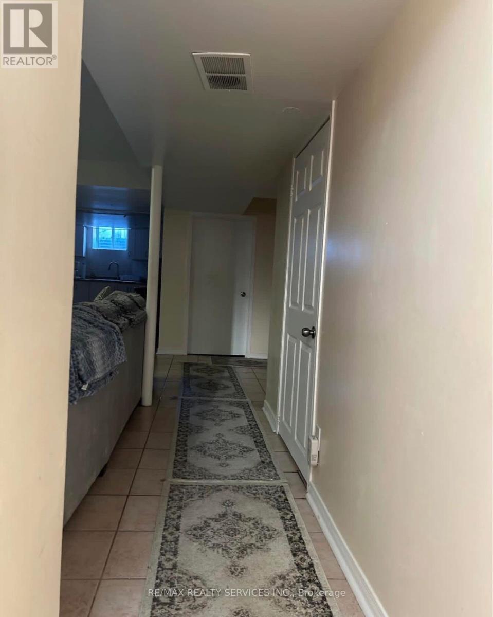 3311 Pilcom Crescent, Mississauga, Ontario L5B 3X4 - Photo 3 - W13464966