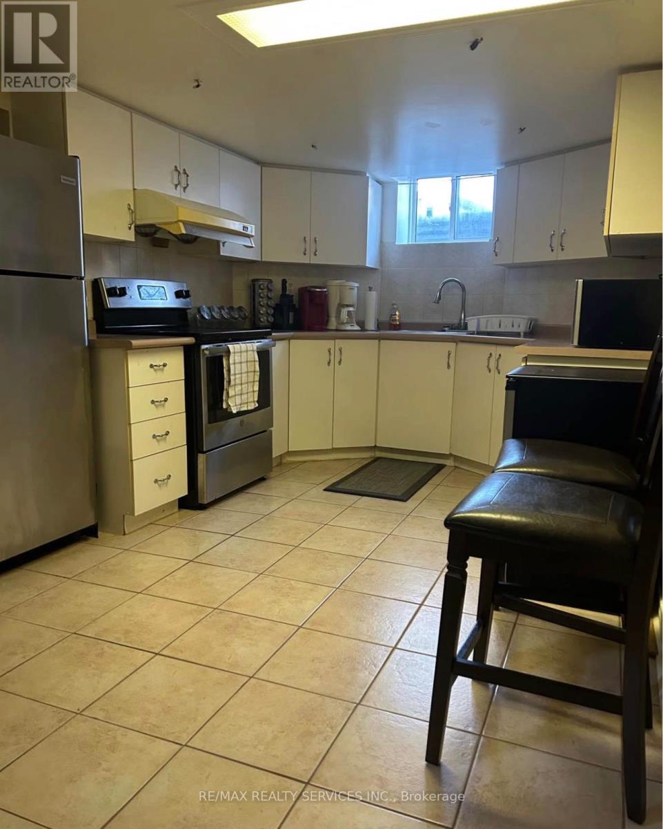 3311 Pilcom Crescent, Mississauga, Ontario L5B 3X4 - Photo 4 - W13464966