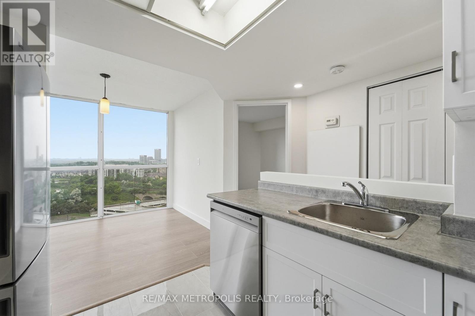 1604 - 5 Concorde Place, Toronto, Ontario M3C 3M8 - Photo 10 - C13464998