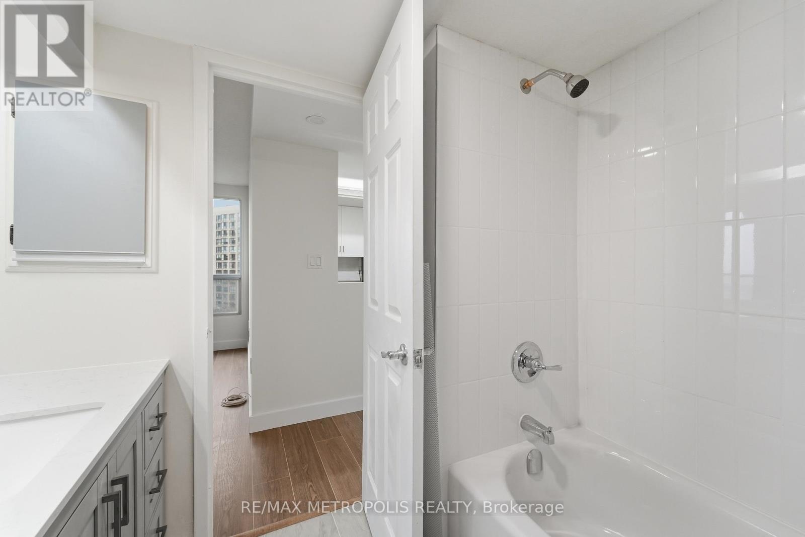 1604 - 5 Concorde Place, Toronto, Ontario M3C 3M8 - Photo 17 - C13464998