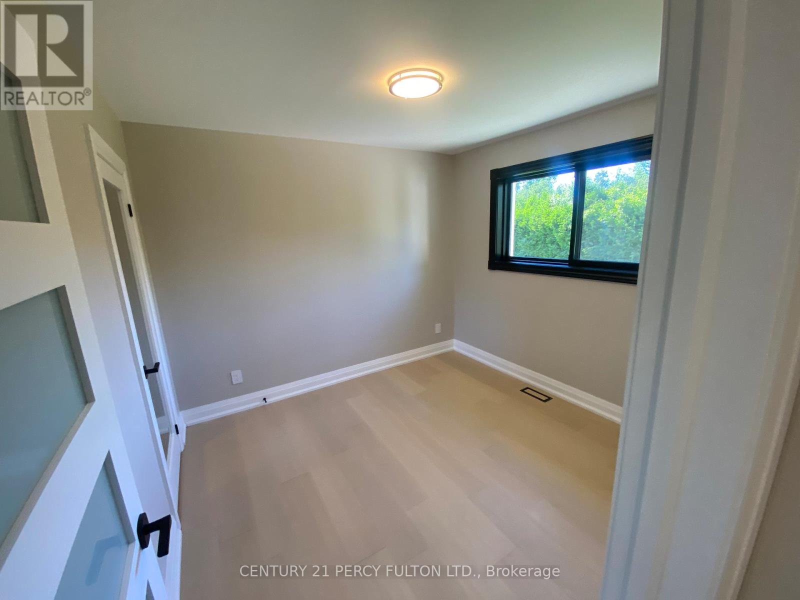 2 Walkers Lane, Georgina, Ontario L4P 3C8 - Photo 15 - N13465018
