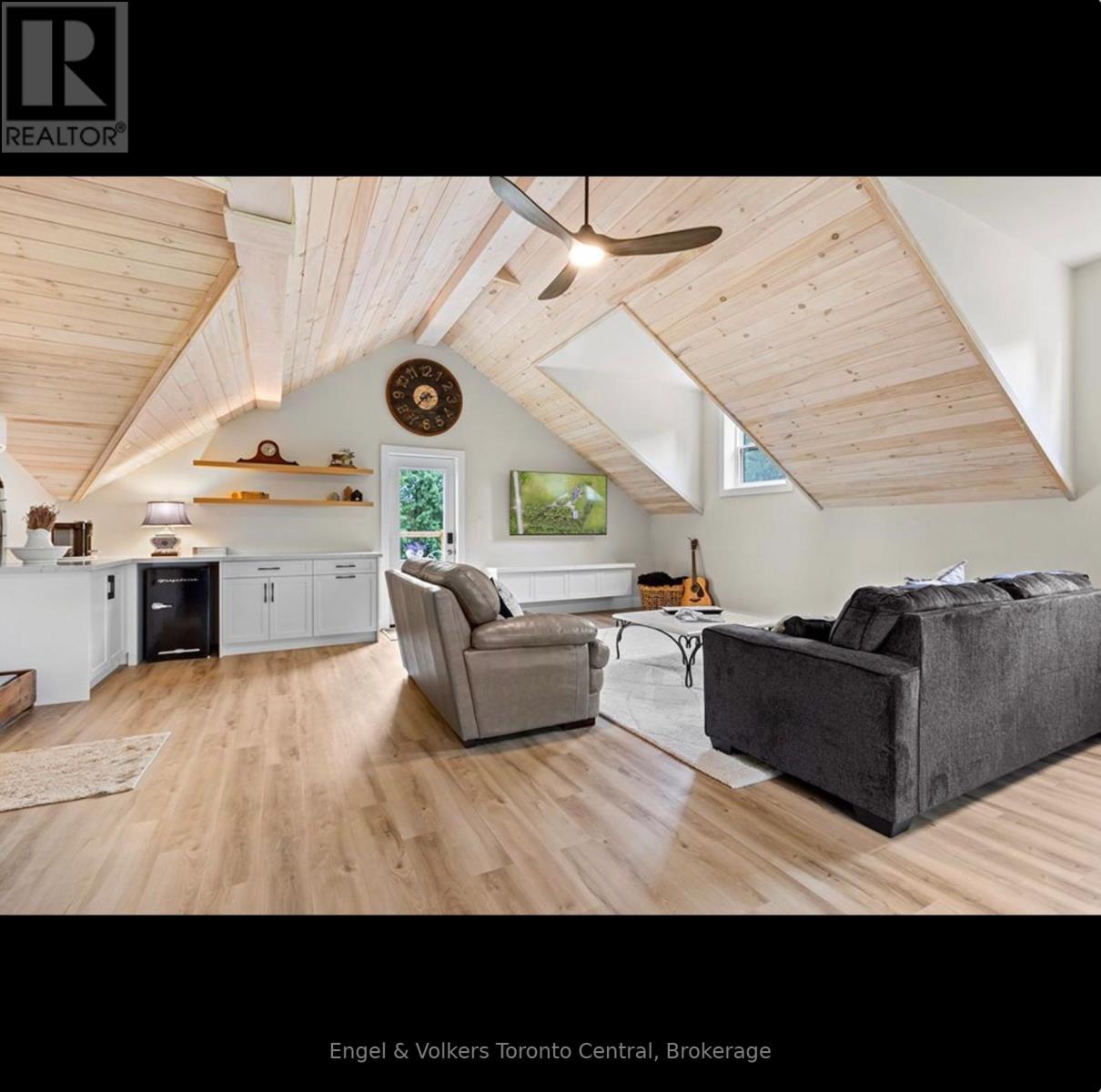 9263 91 County Road, Clearview, Ontario  L0M 1H0 - Photo 25 - S12745154