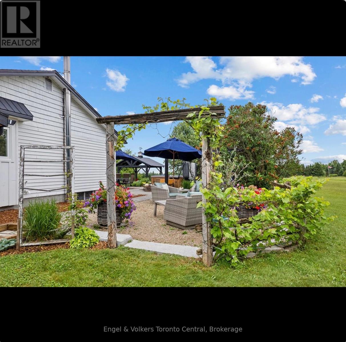 9263 91 County Road, Clearview, Ontario  L0M 1H0 - Photo 42 - S12745154