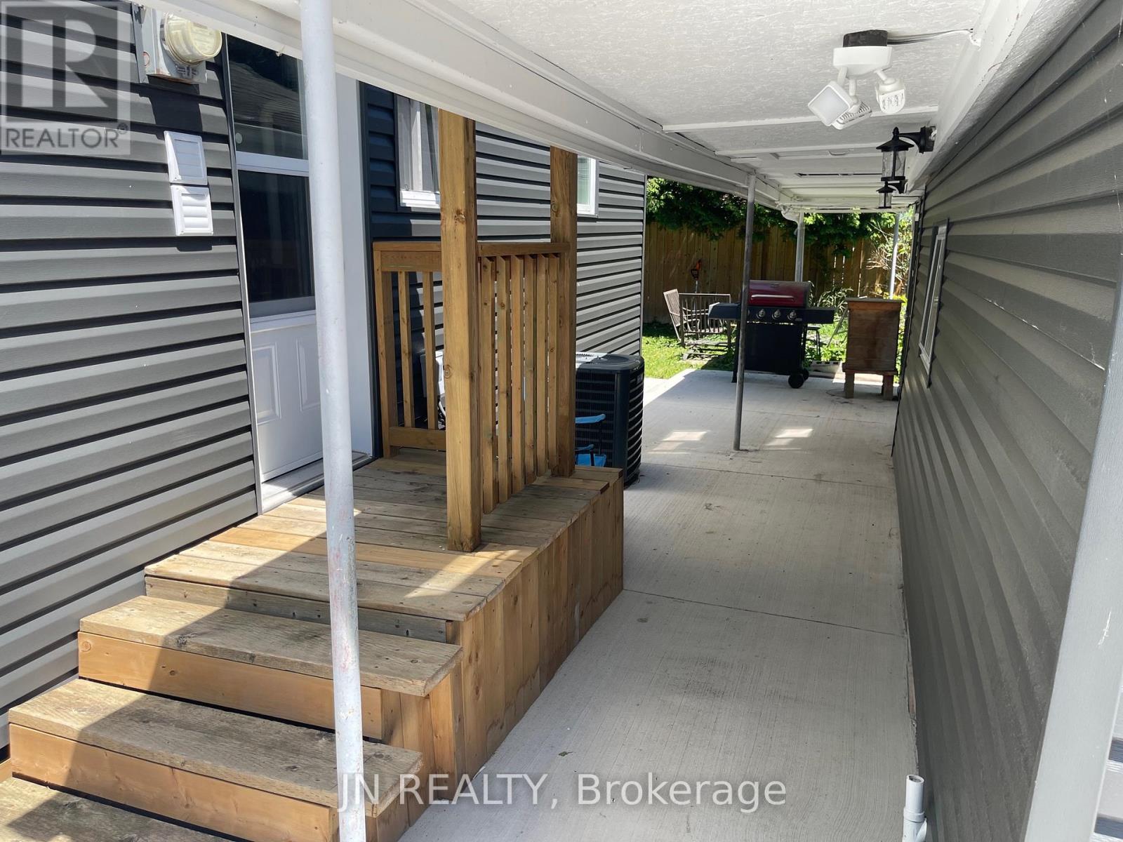 1962 Franklin Avenue W, Sarnia, Ontario  N0N 1C0 - Photo 7 - X13465008