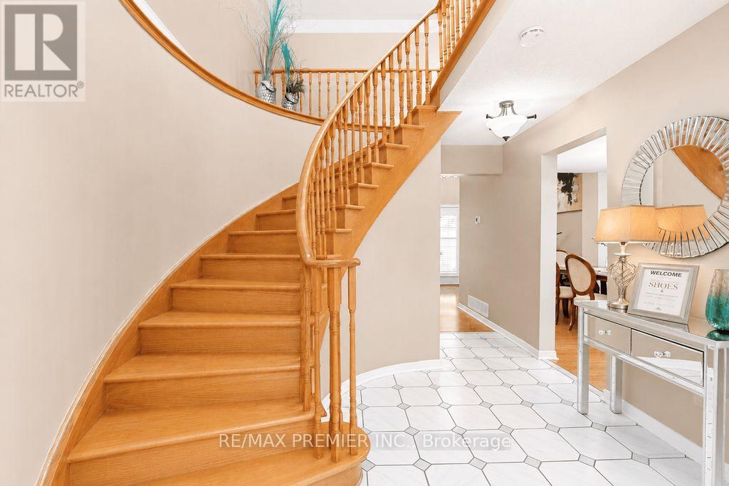55 Deerpark Crescent, Brampton, Ontario  L6X 2T6 - Photo 3 - W13457658
