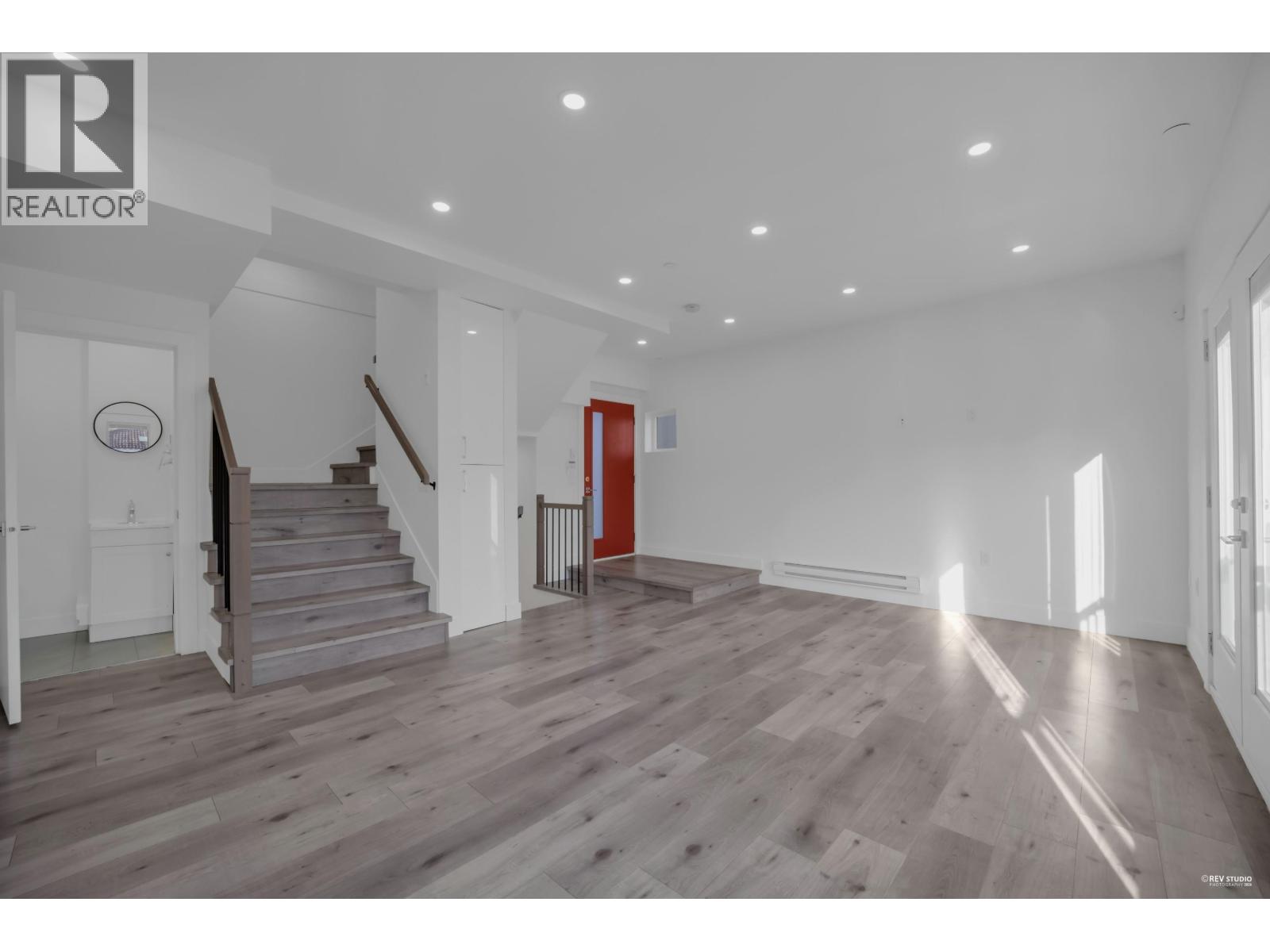 5140 Slocan Street, Vancouver, British Columbia  V5R 2A5 - Photo 2 - R3137757
