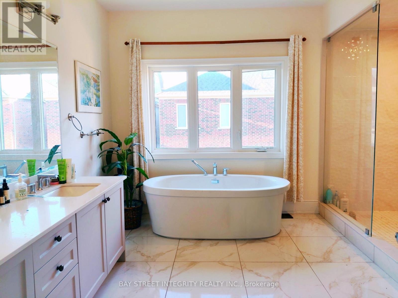 211 Hillsview Drive, Richmond Hill, Ontario  L4C 4L8 - Photo 15 - N13459676