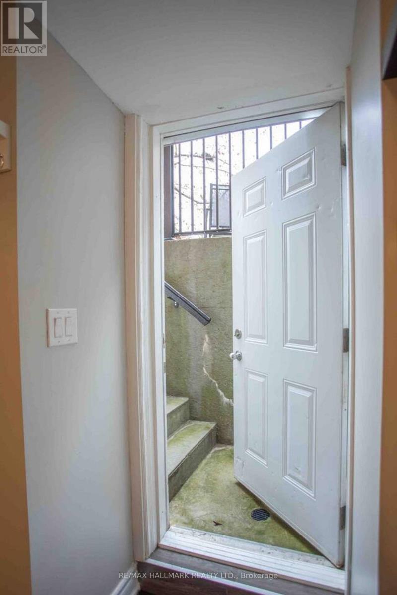 6682 Snow Goose Lane, Mississauga, Ontario  L5N 5H8 - Photo 6 - W13465092