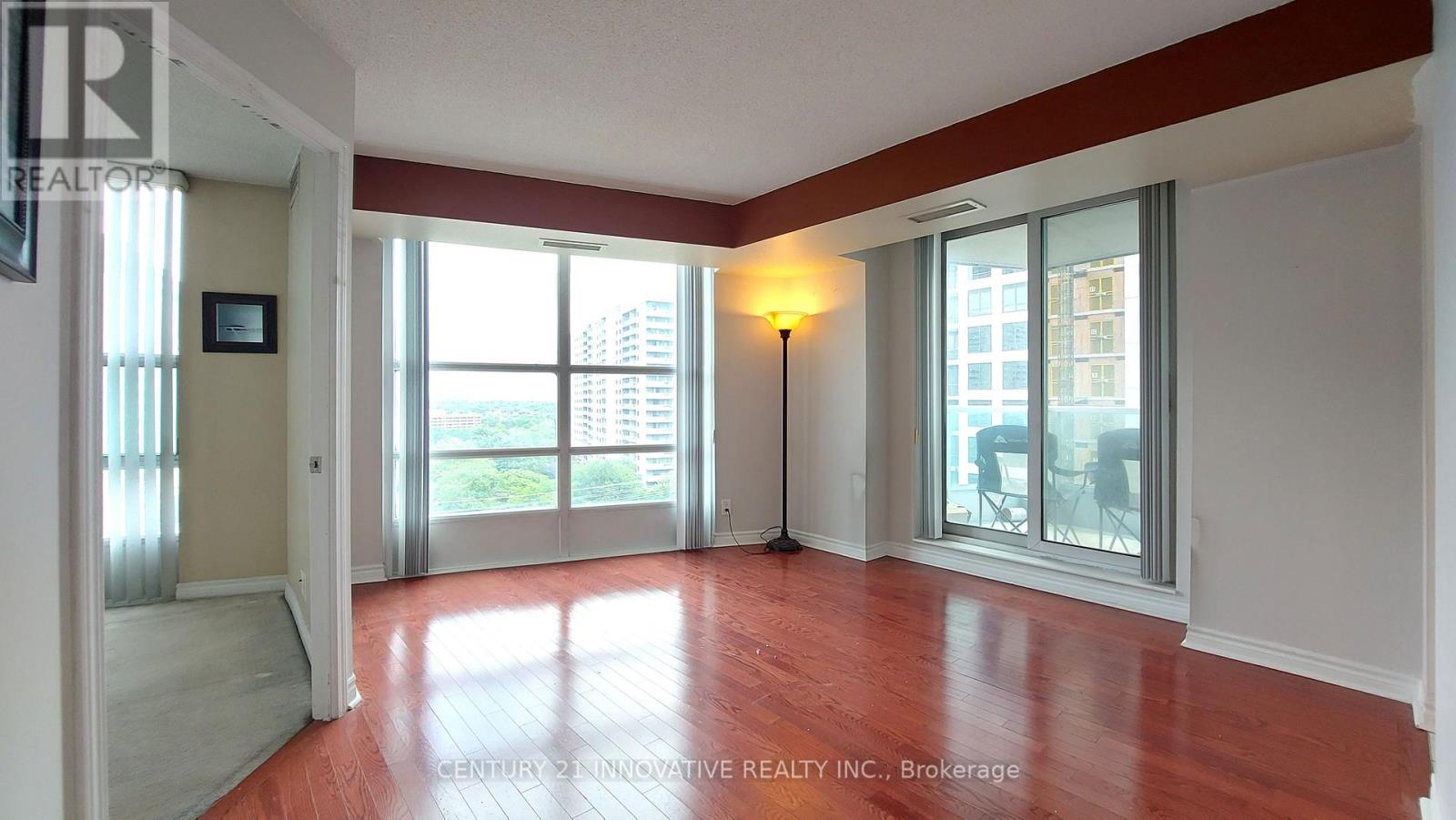 1012 - 33 Elm Drive, Mississauga, Ontario  L5B 4M2 - Photo 3 - W13465104