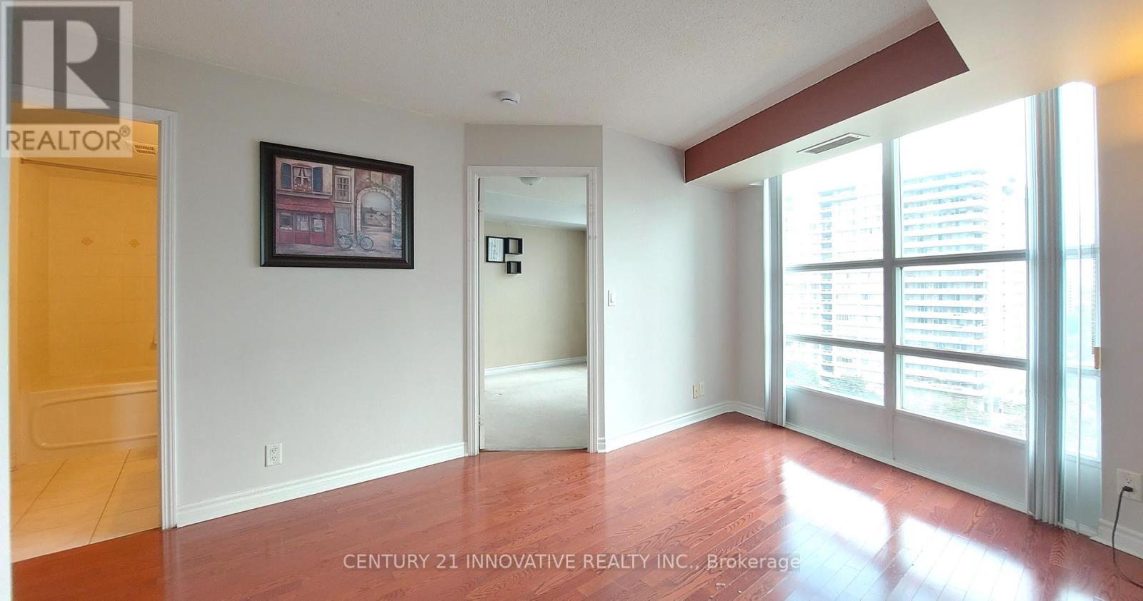 1012 - 33 Elm Drive, Mississauga, Ontario  L5B 4M2 - Photo 4 - W13465104