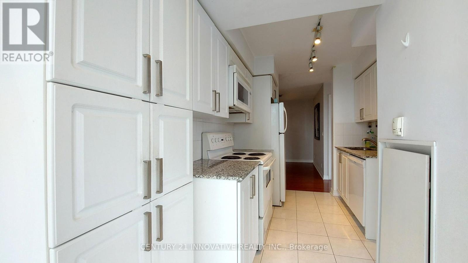 1012 - 33 Elm Drive, Mississauga, Ontario  L5B 4M2 - Photo 8 - W13465104
