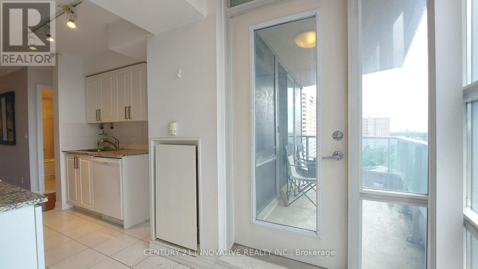 1012 - 33 Elm Drive, Mississauga, Ontario  L5B 4M2 - Photo 9 - W13465104