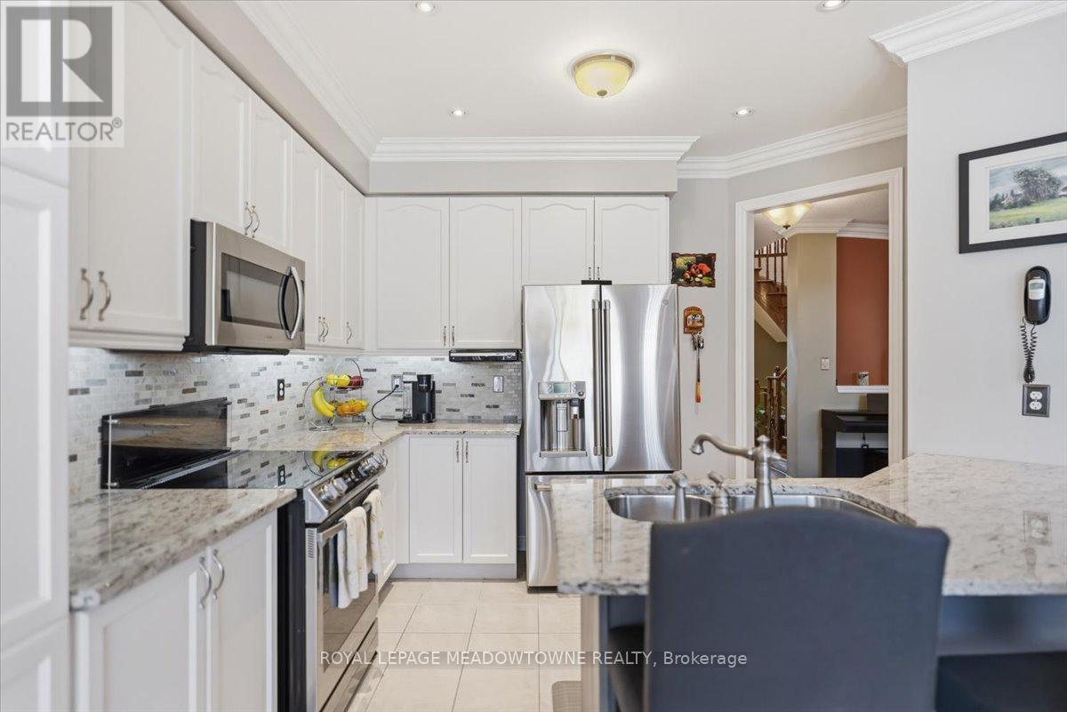 3 St Phillip Court, Whitby, Ontario  L1P 0A5 - Photo 10 - E13463038