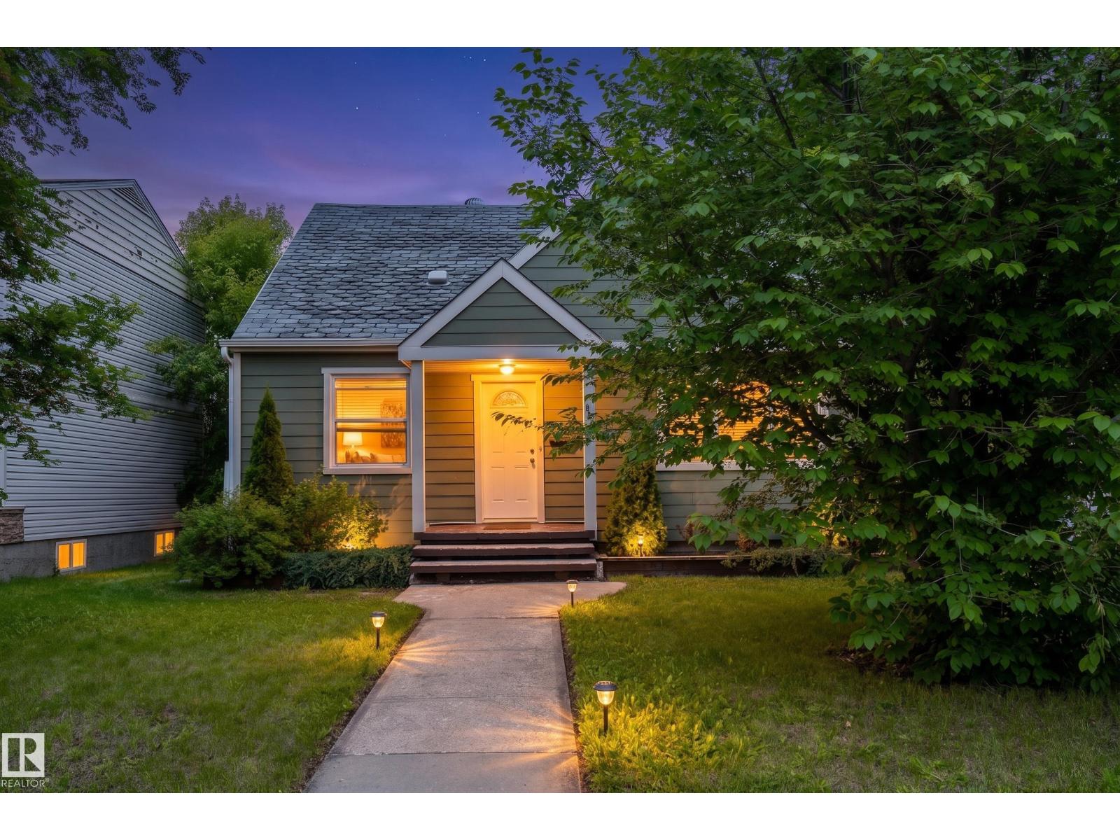 7528 82 AV NW, Edmonton, Alberta