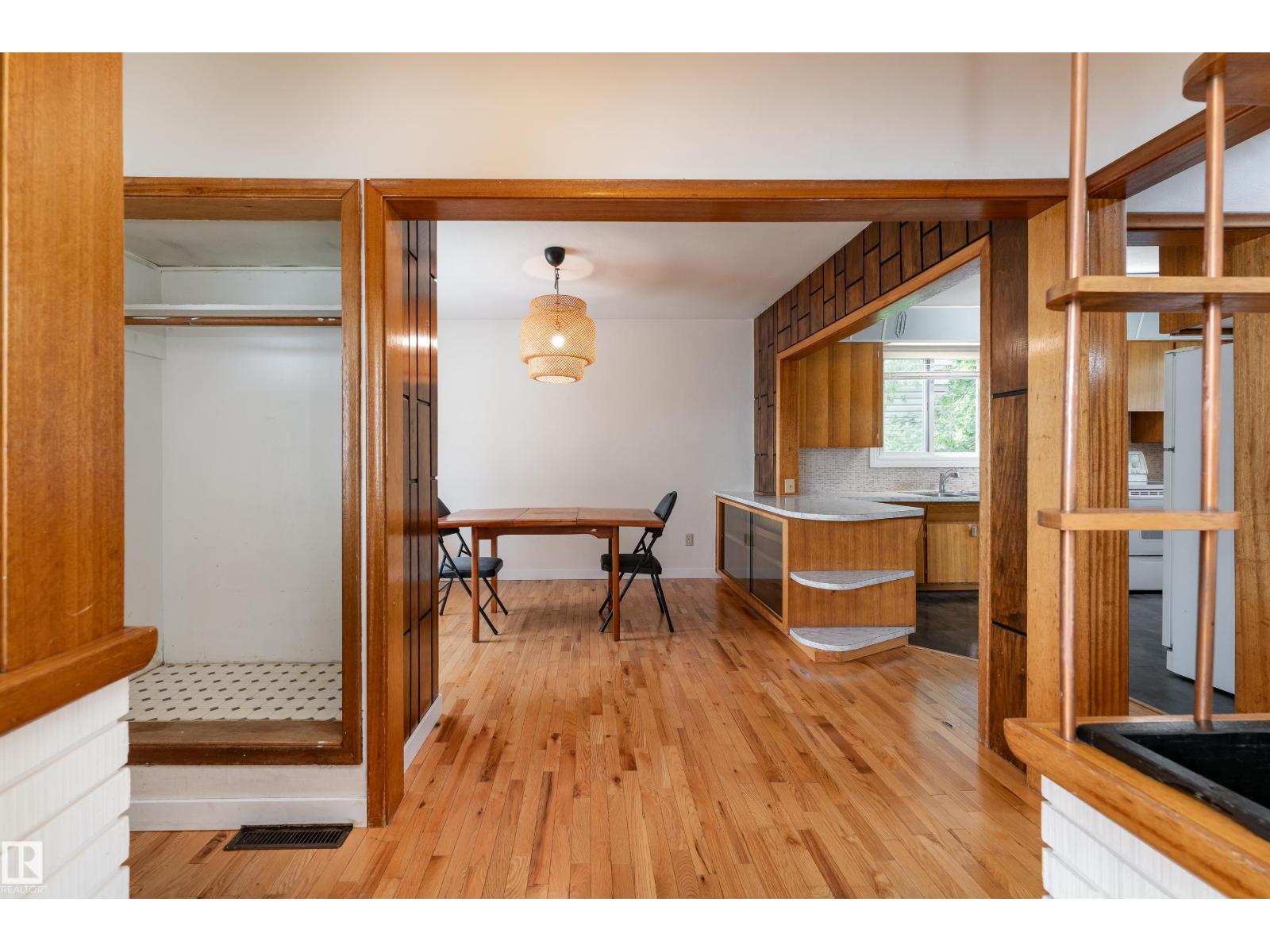 7528 82 Av NW, Edmonton, Alberta  T6C 0X9 - Photo 8 - E4494541