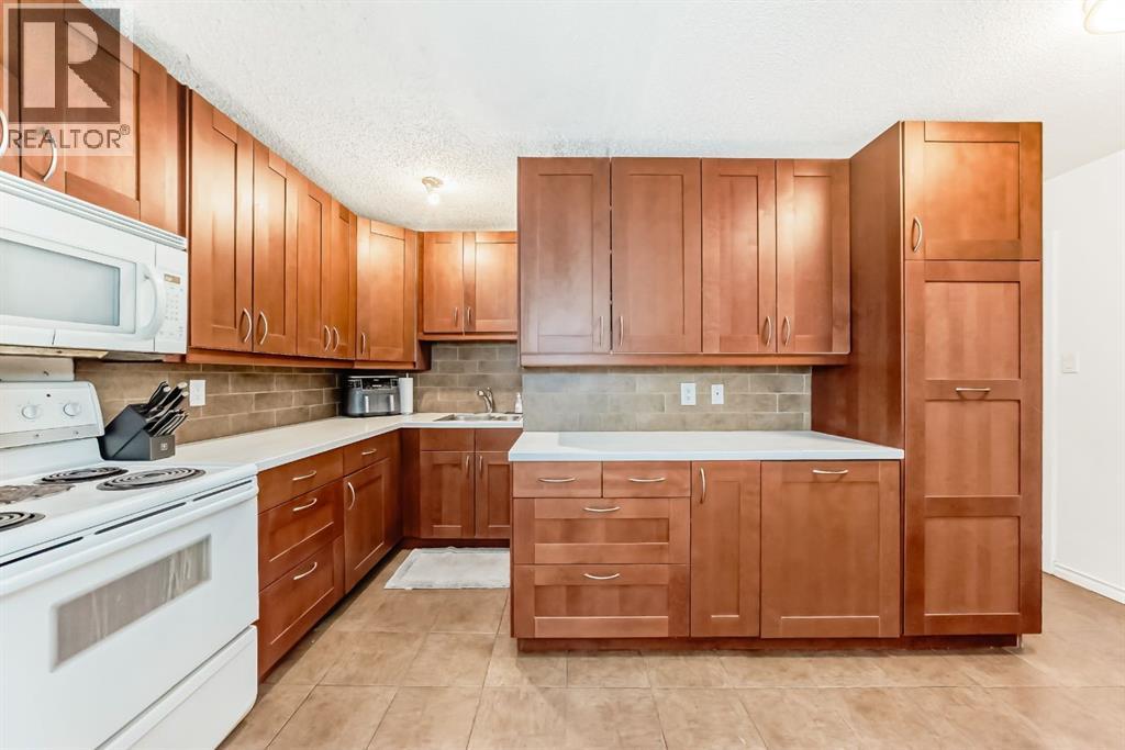 11, 11240 6 Street SW, Calgary, Alberta  T2W 1V9 - Photo 2 - A2320479