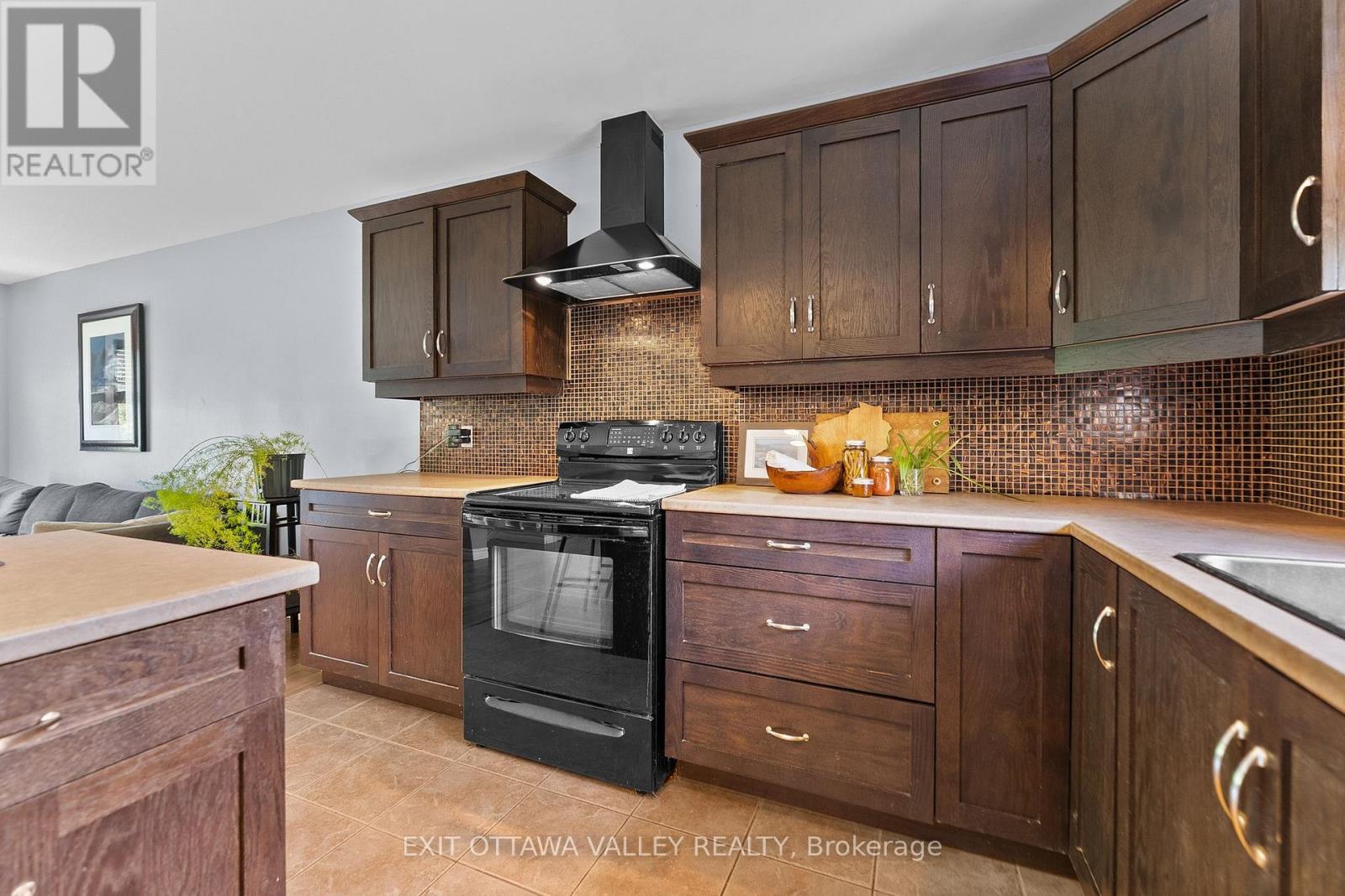 9 Minto Street, Whitewater Region, Ontario  K0J 1C0 - Photo 16 - X13465198