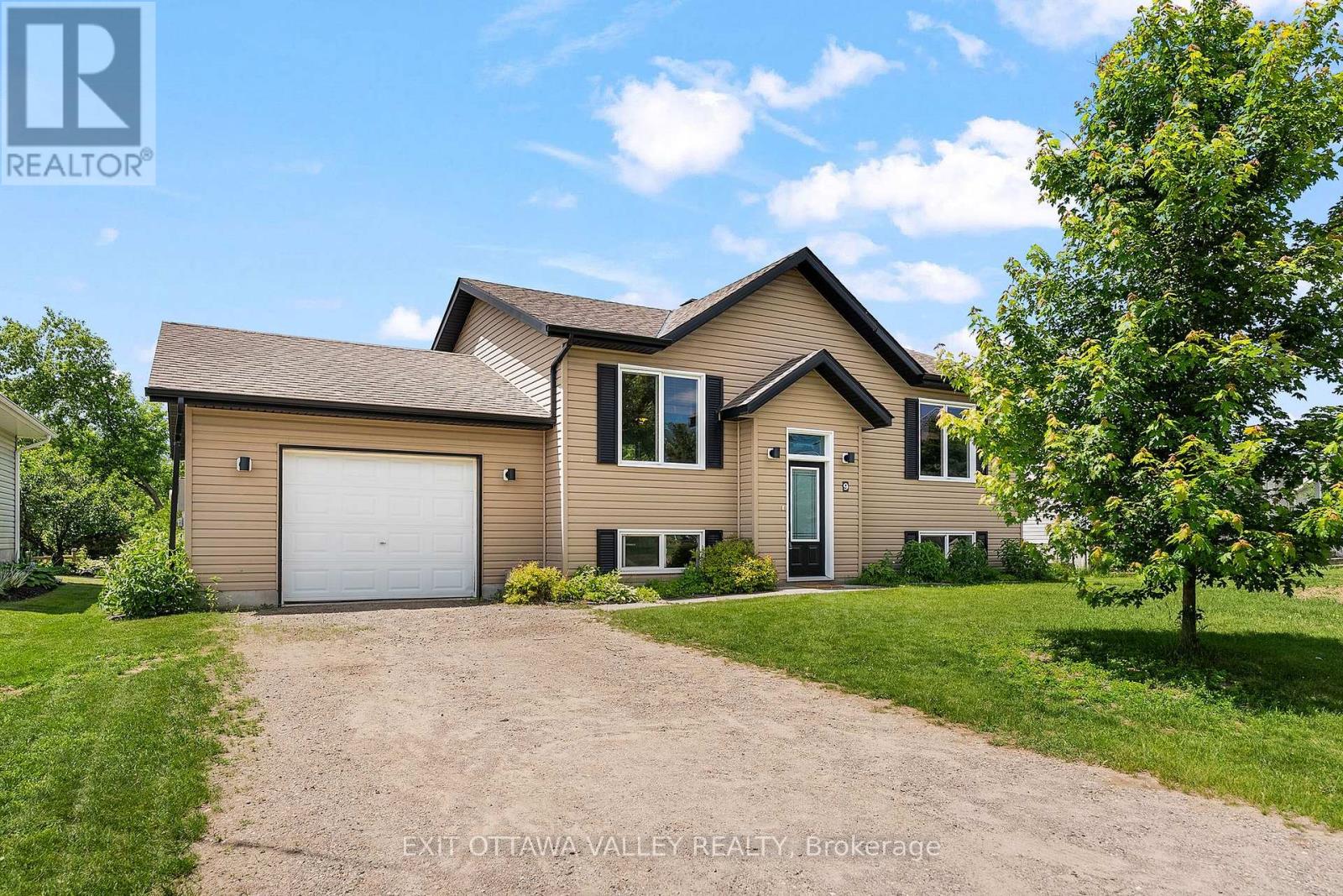 9 Minto Street, Whitewater Region, Ontario  K0J 1C0 - Photo 2 - X13465198