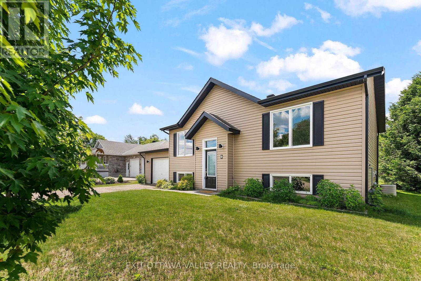 9 Minto Street, Whitewater Region, Ontario  K0J 1C0 - Photo 3 - X13465198