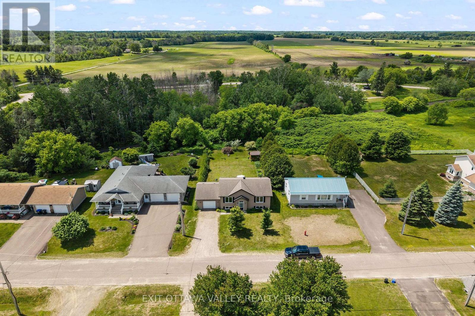 9 Minto Street, Whitewater Region, Ontario  K0J 1C0 - Photo 4 - X13465198