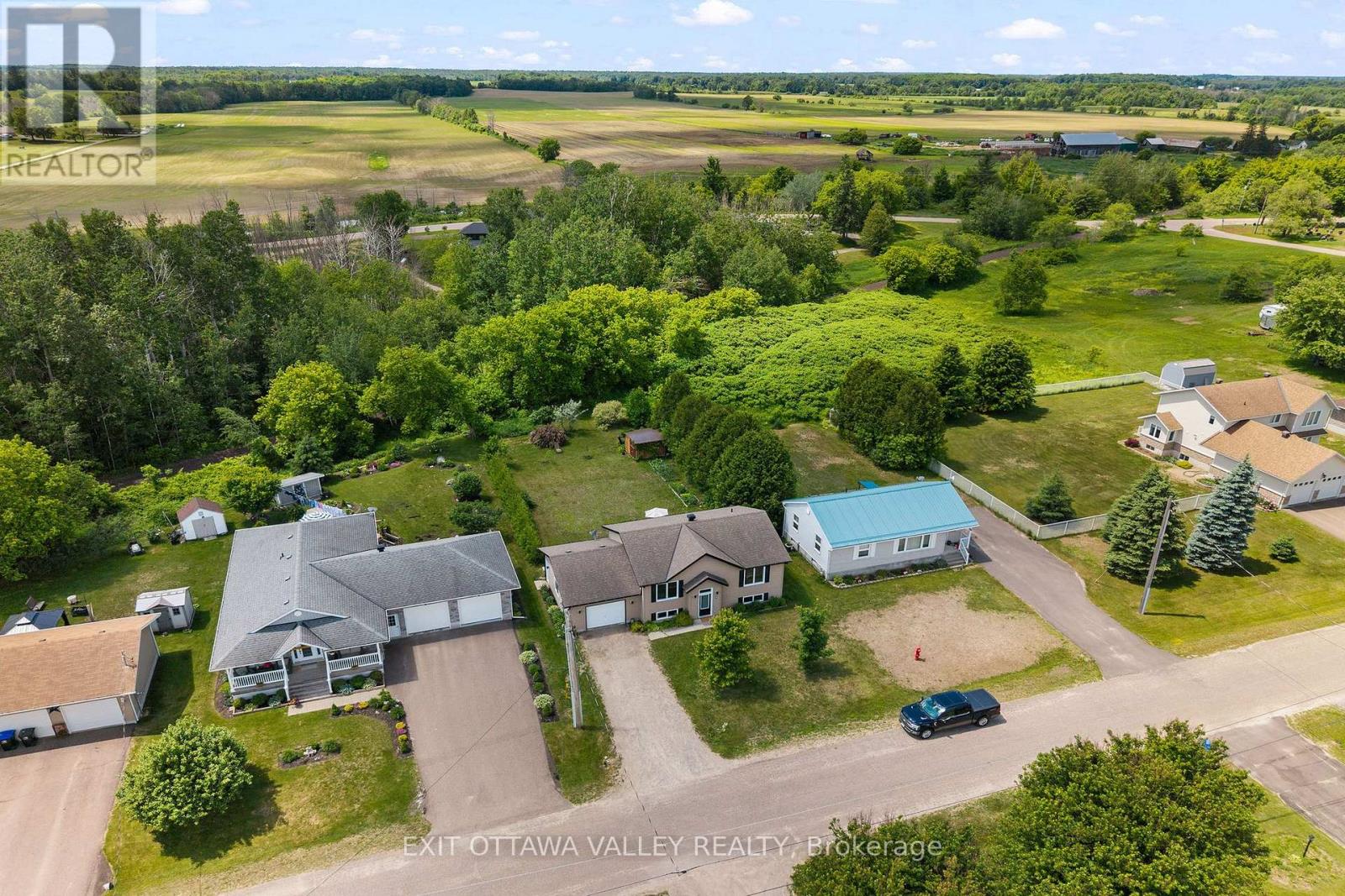 9 Minto Street, Whitewater Region, Ontario  K0J 1C0 - Photo 5 - X13465198