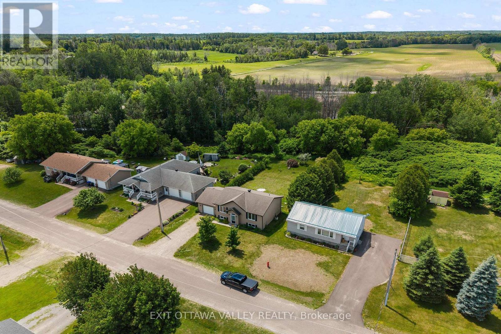 9 Minto Street, Whitewater Region, Ontario  K0J 1C0 - Photo 6 - X13465198