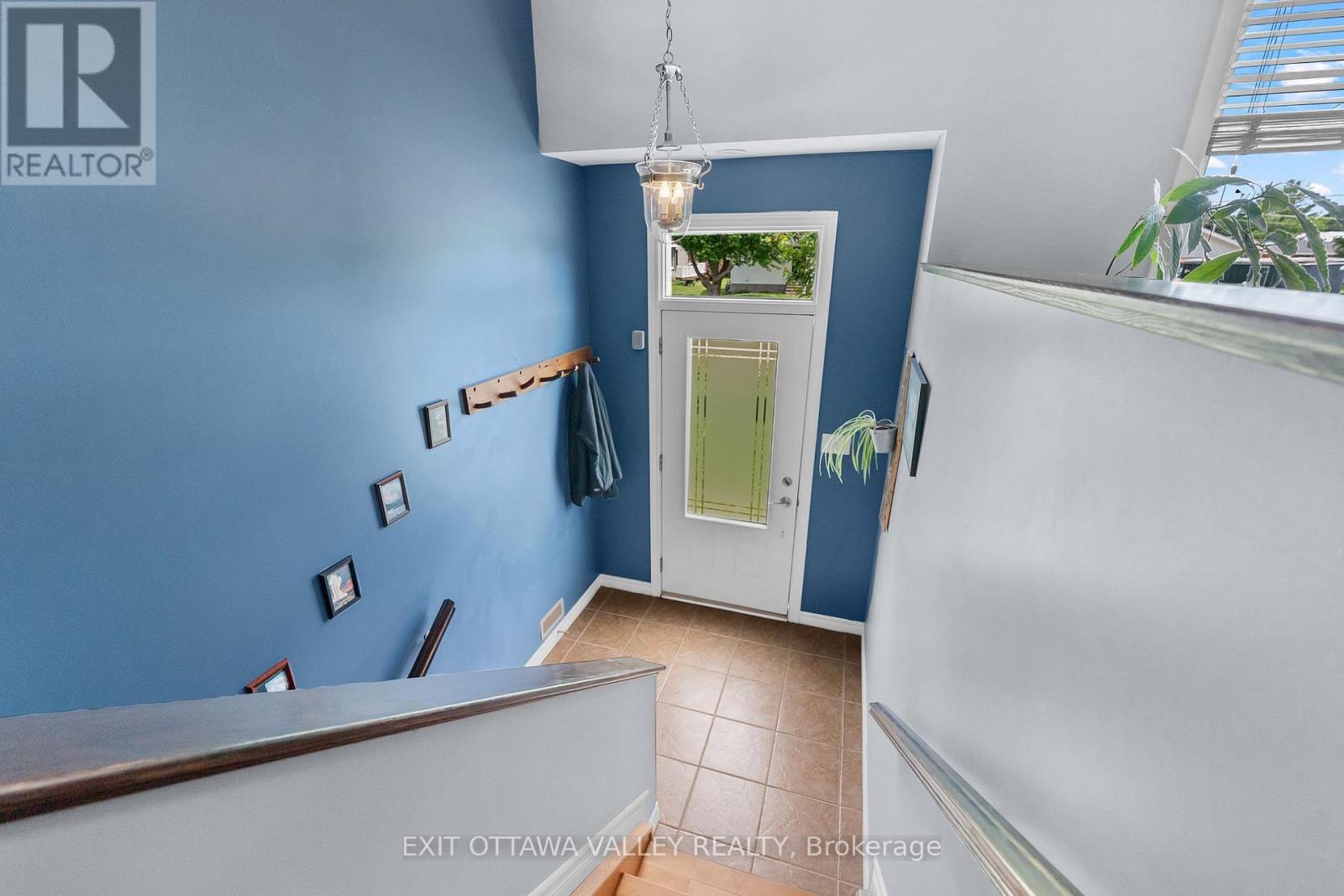 9 Minto Street, Whitewater Region, Ontario  K0J 1C0 - Photo 7 - X13465198