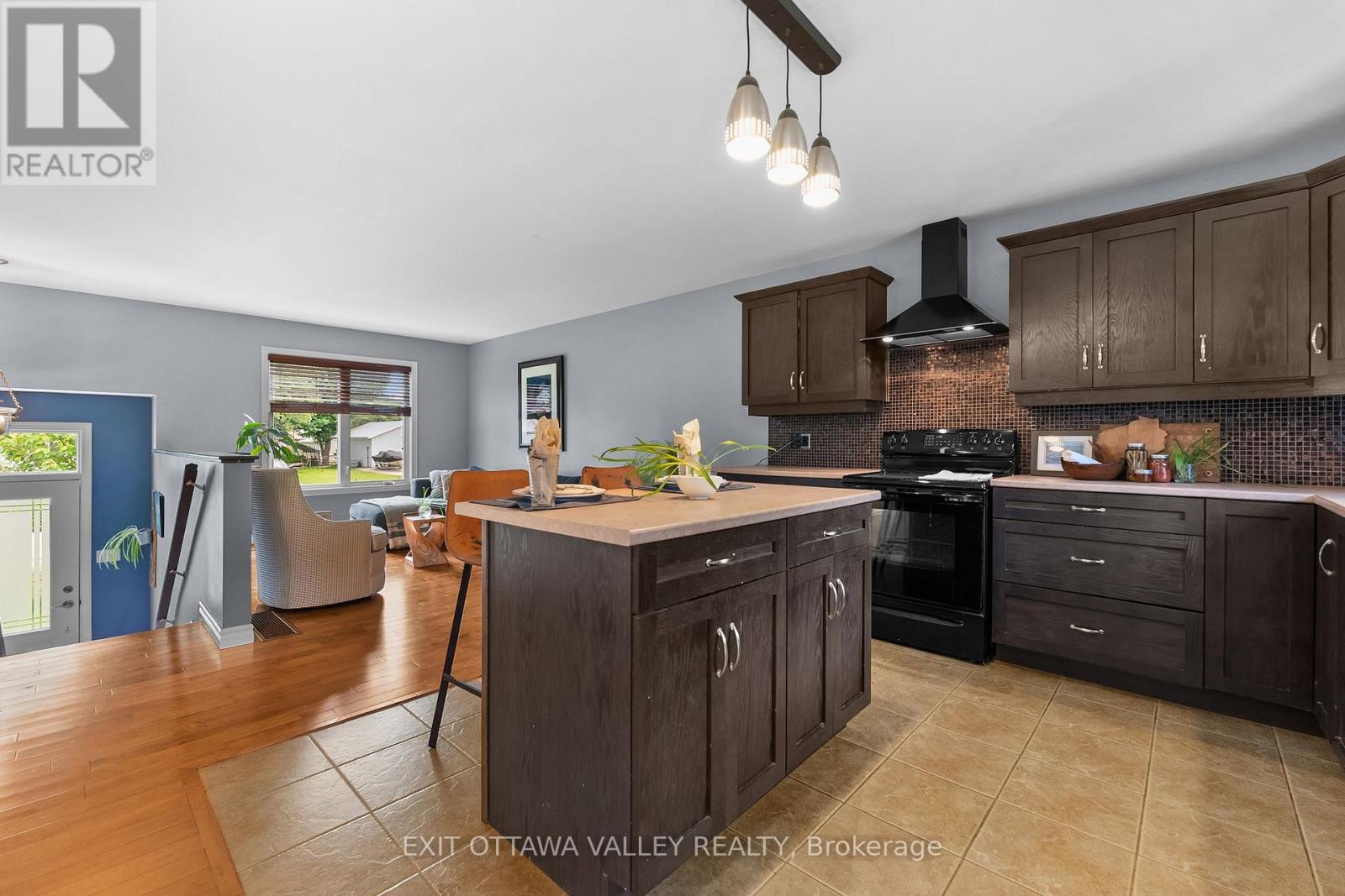 9 Minto Street, Whitewater Region, Ontario  K0J 1C0 - Photo 8 - X13465198