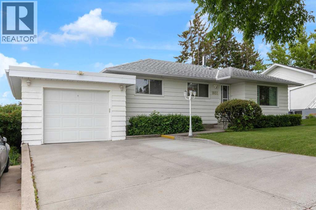 1031 Thorneycroft Drive NW, Calgary, Alberta