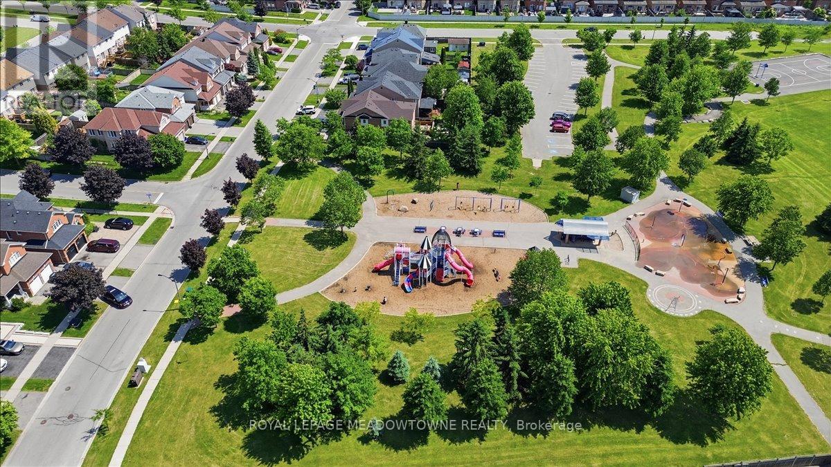 3 St Phillip Court, Whitby, Ontario  L1P 0A5 - Photo 4 - E13463038