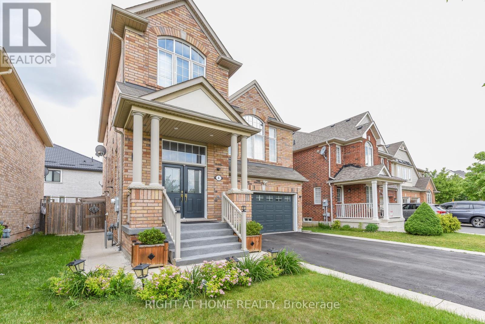 4 Dencor Street, Brampton, Ontario L6X 0M1 - Photo 2 - W13459198