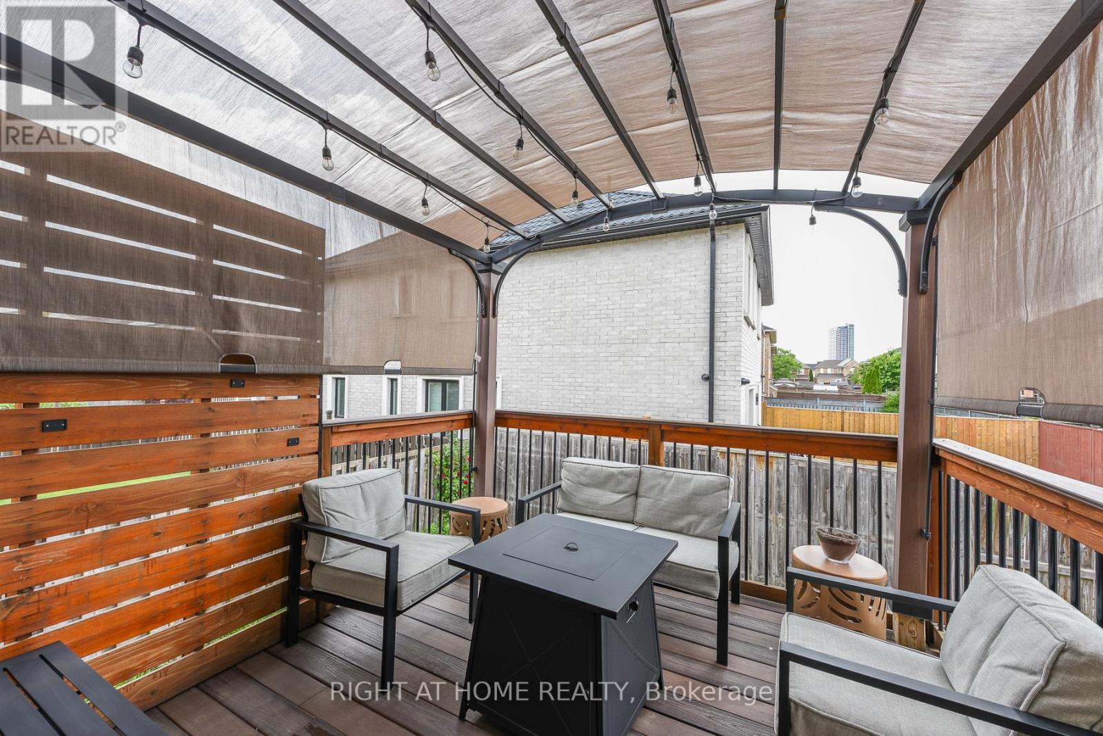 4 Dencor Street, Brampton, Ontario L6X 0M1 - Photo 3 - W13459198