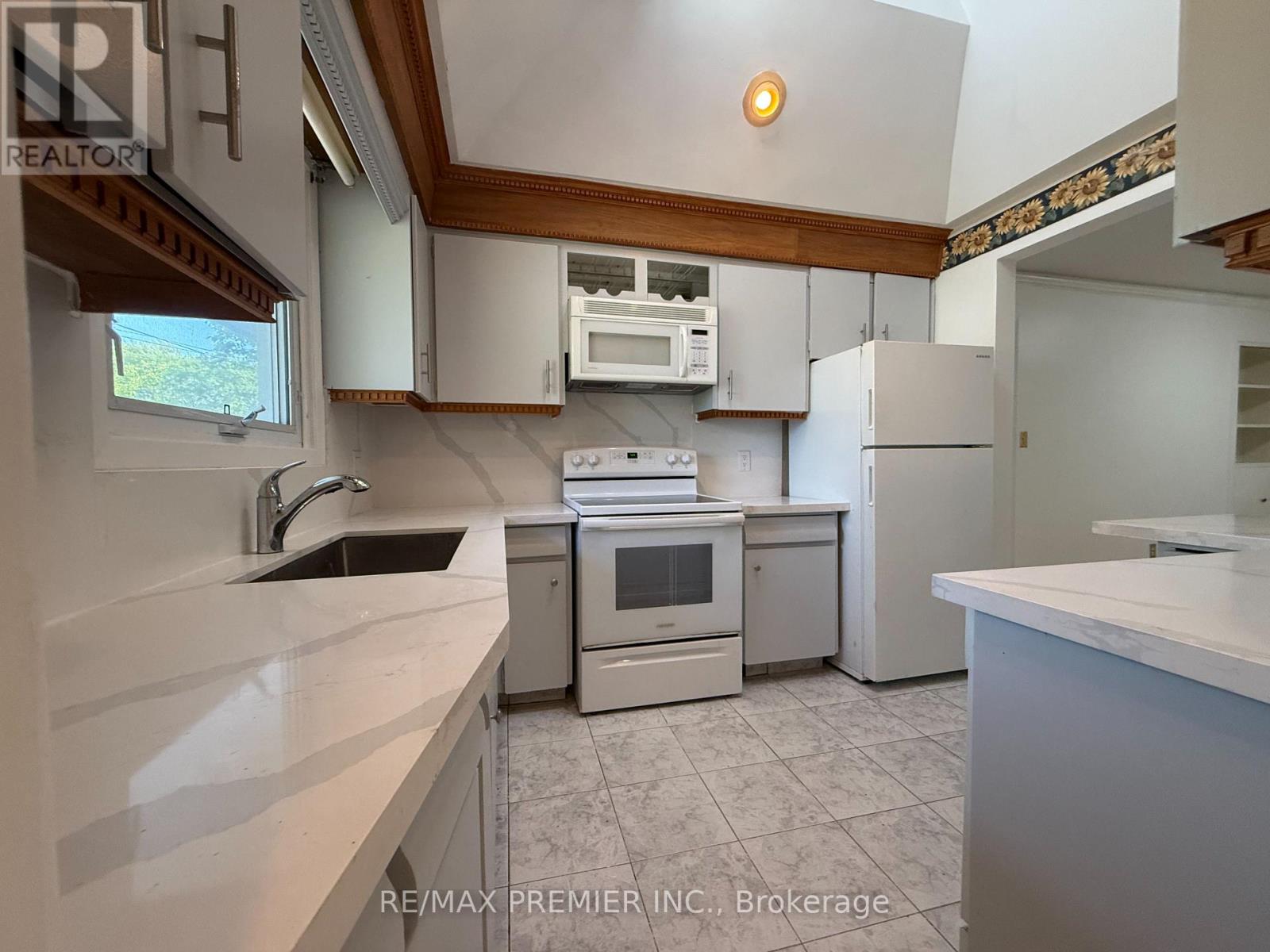 Main Floor - 288 Scott Street, St. Catharines, Ontario  L2N 1J3 - Photo 24 - X13046952