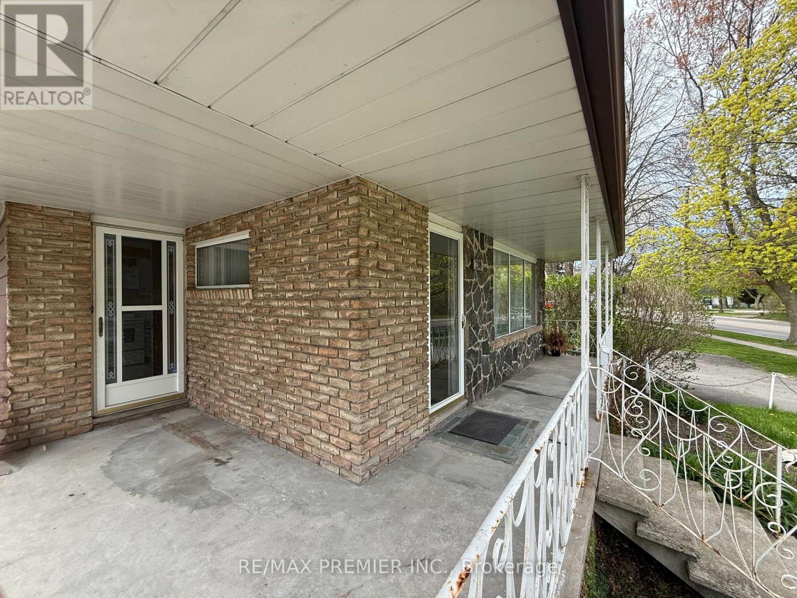 Main Floor - 288 Scott Street, St. Catharines, Ontario  L2N 1J3 - Photo 3 - X13046952