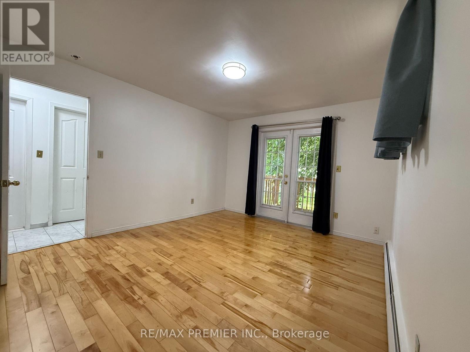Main Floor - 288 Scott Street, St. Catharines, Ontario  L2N 1J3 - Photo 31 - X13046952