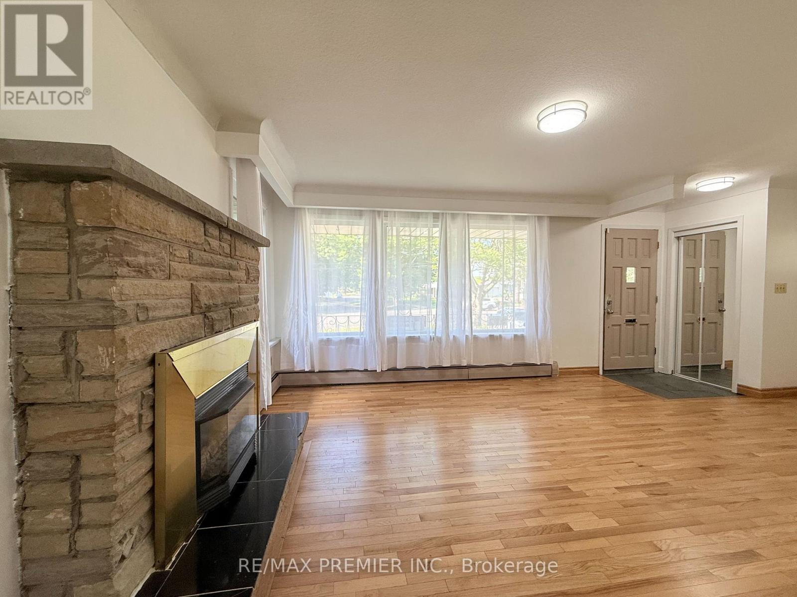Main Floor - 288 Scott Street, St. Catharines, Ontario  L2N 1J3 - Photo 9 - X13046952