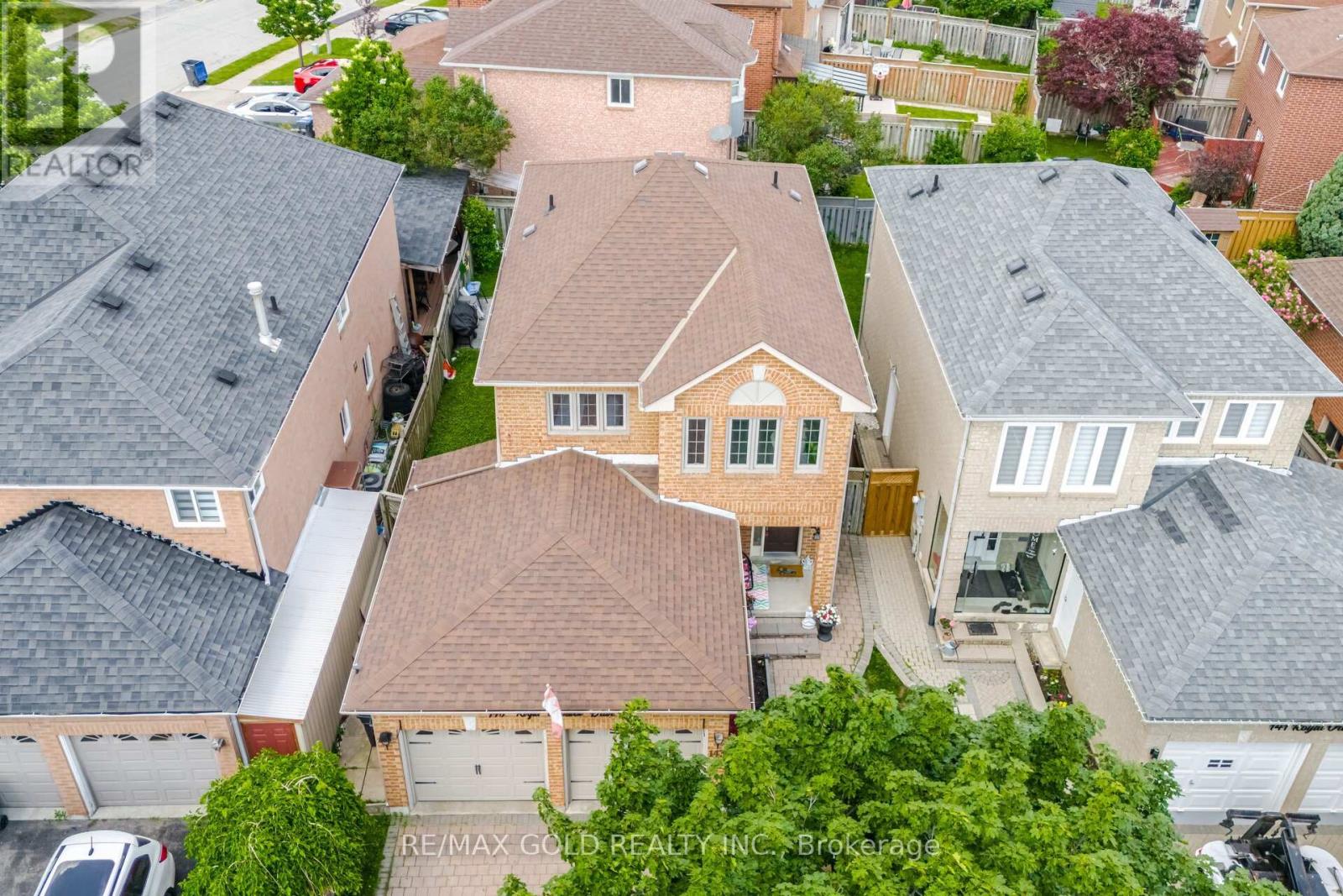 143 Royal Orchard Drive, Brampton, Ontario  L6X 4K6 - Photo 3 - W13465188